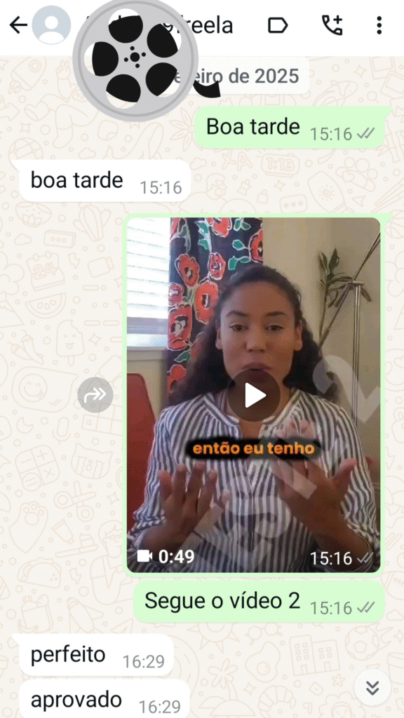 Imagem de cliente satisfeita mostrando um print de feedback positivo sobre os serviços digitais de Willian Rampasso.